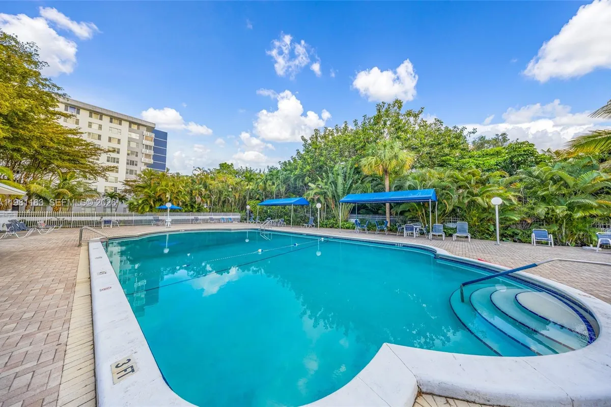 4350 Hillcrest Dr # 200, Hollywood FL 33021