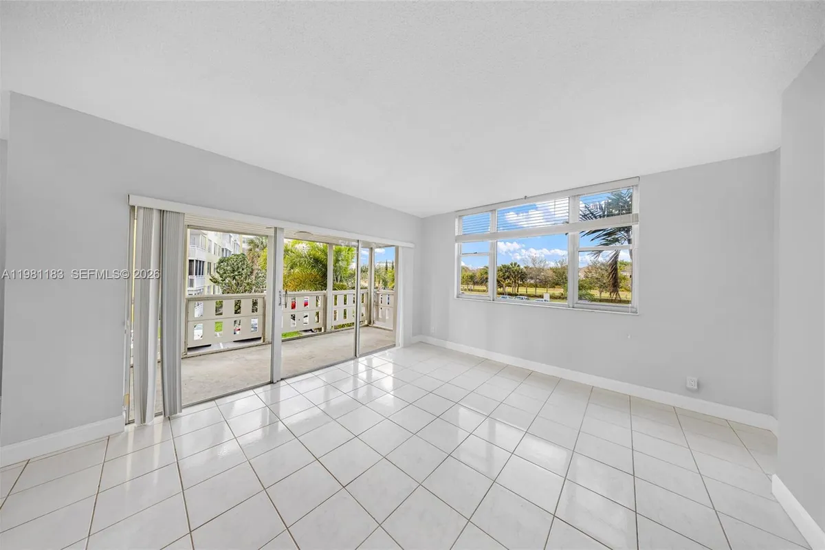 4350 Hillcrest Dr # 200, Hollywood FL 33021