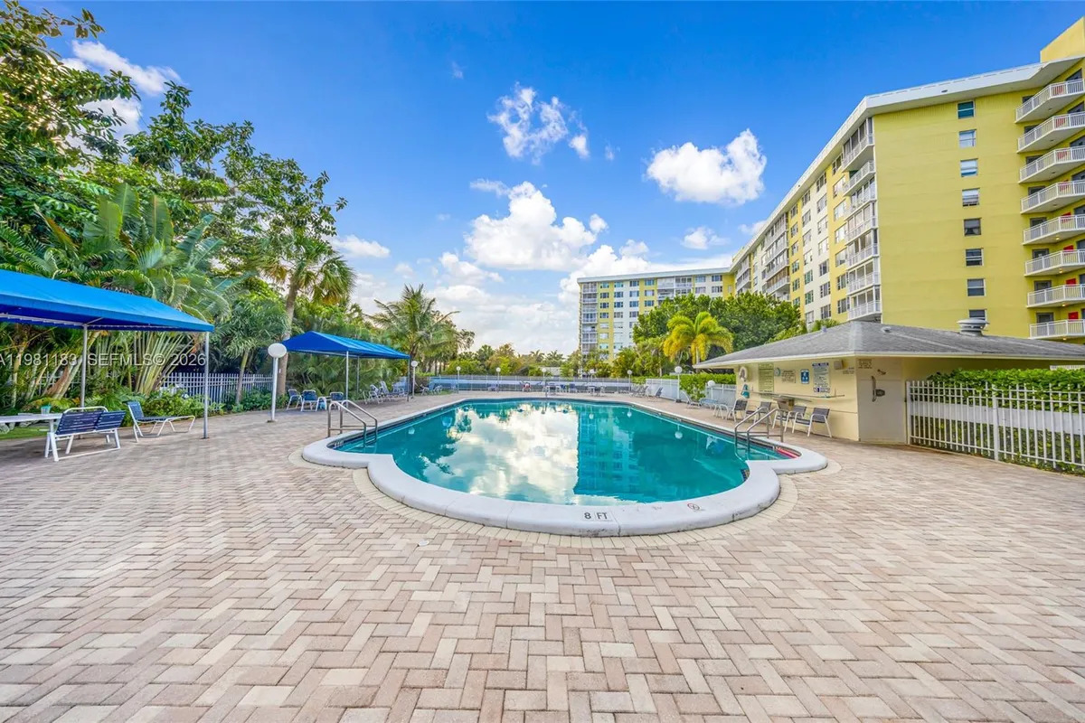 4350 Hillcrest Dr # 200, Hollywood FL 33021