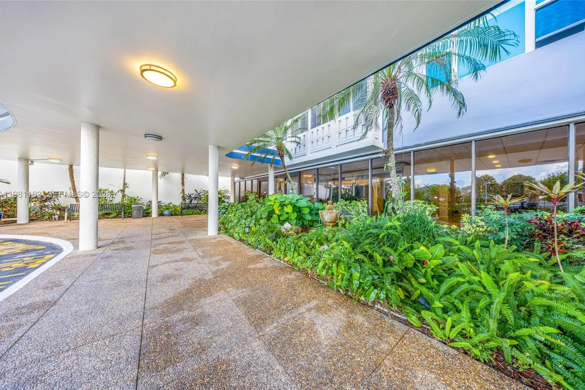 4350 Hillcrest Dr # 200, Hollywood FL 33021