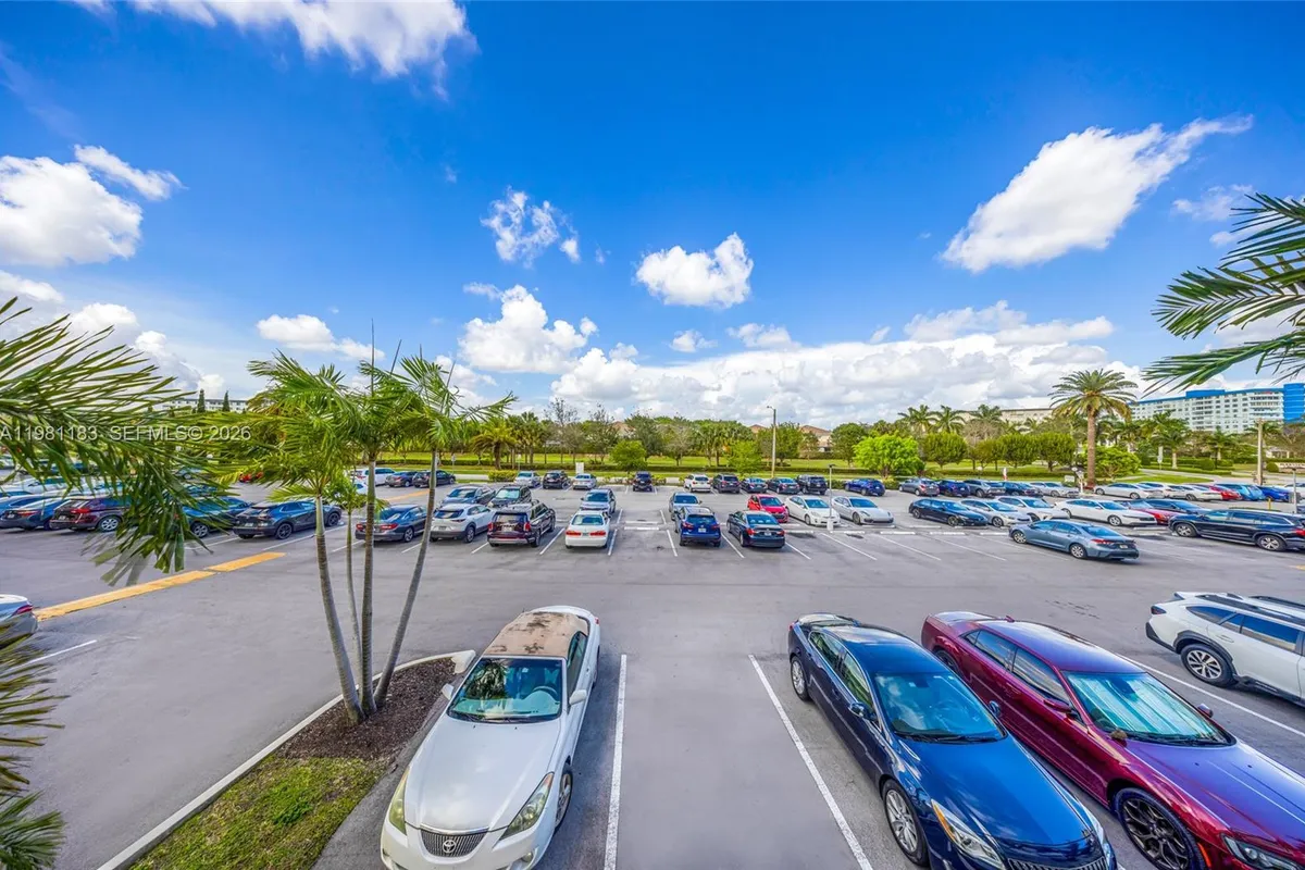 4350 Hillcrest Dr # 200, Hollywood FL 33021