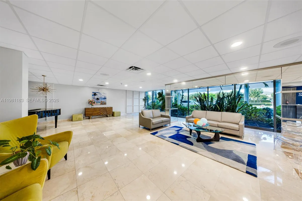 4350 Hillcrest Dr # 200, Hollywood FL 33021