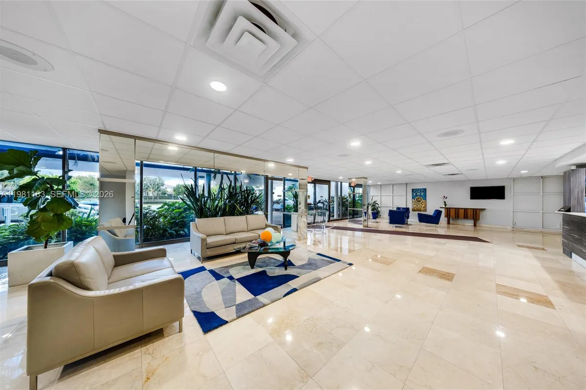 4350 Hillcrest Dr # 200, Hollywood FL 33021