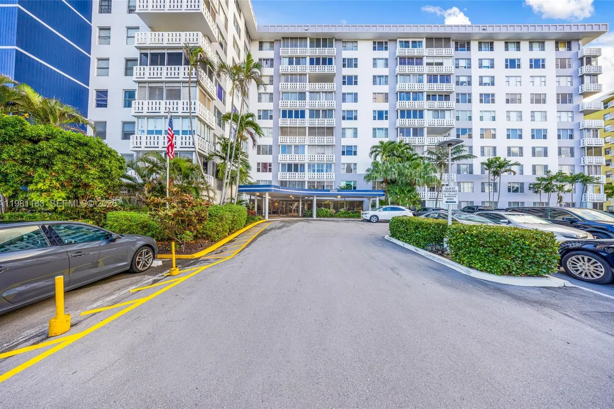 4350 Hillcrest Dr # 200, Hollywood FL 33021