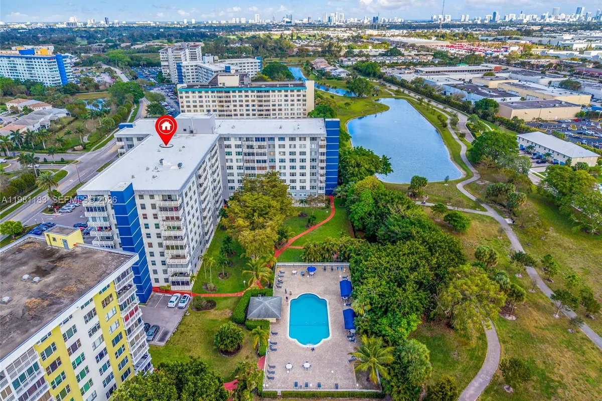 4350 Hillcrest Dr # 200, Hollywood FL 33021