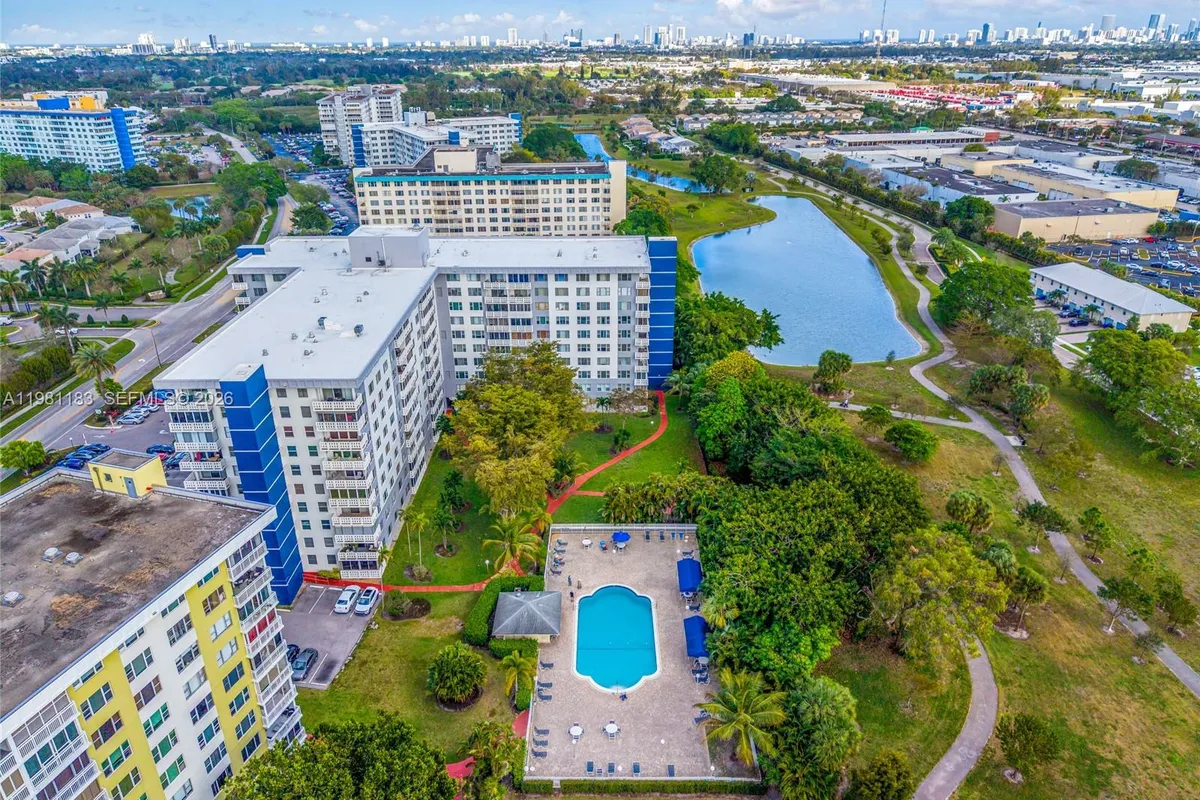 4350 Hillcrest Dr # 200, Hollywood FL 33021