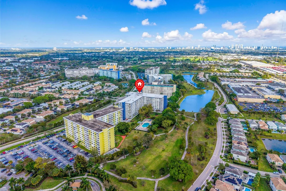 4350 Hillcrest Dr # 200, Hollywood FL 33021