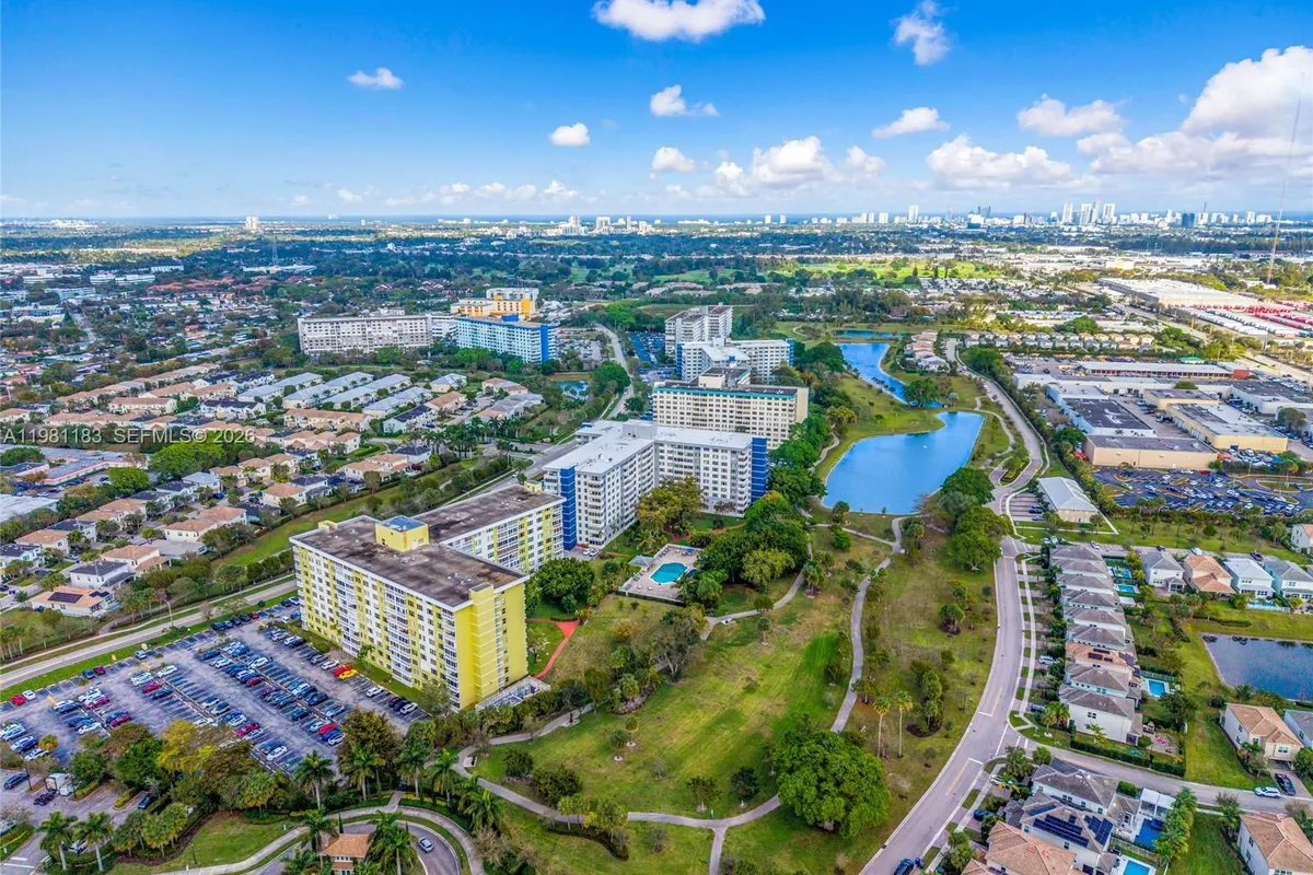 4350 Hillcrest Dr # 200, Hollywood FL 33021