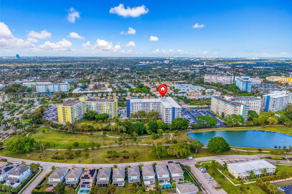 4350 Hillcrest Dr # 200, Hollywood FL 33021