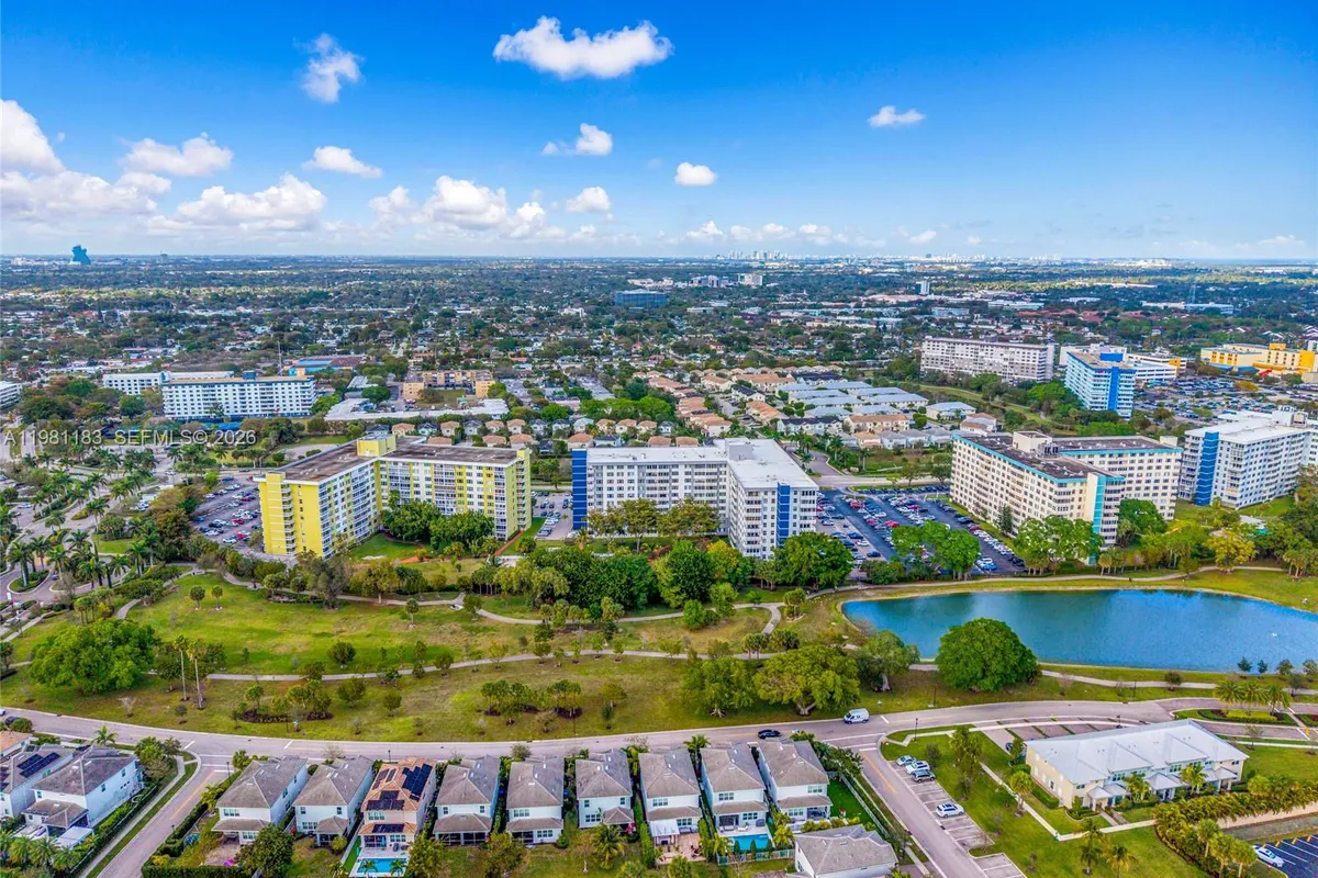 4350 Hillcrest Dr # 200, Hollywood FL 33021