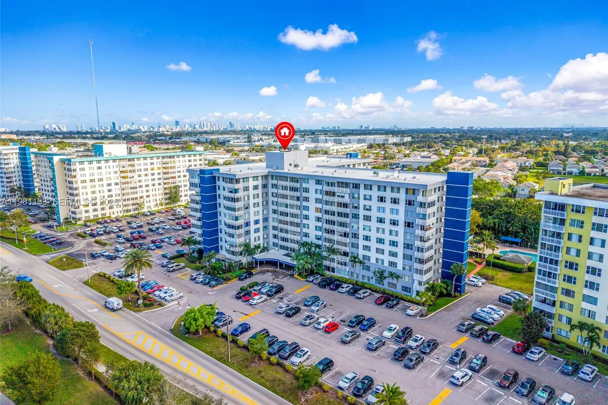 4350 Hillcrest Dr # 200, Hollywood FL 33021