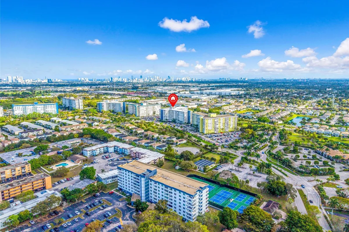 4350 Hillcrest Dr # 200, Hollywood FL 33021