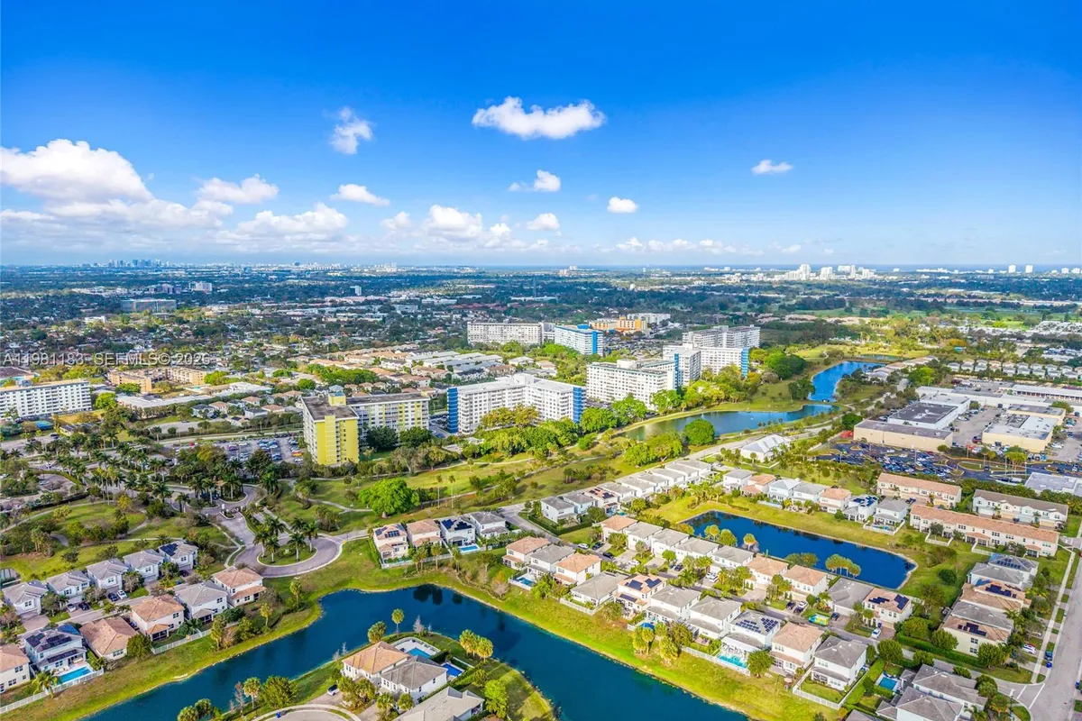 4350 Hillcrest Dr # 200, Hollywood FL 33021