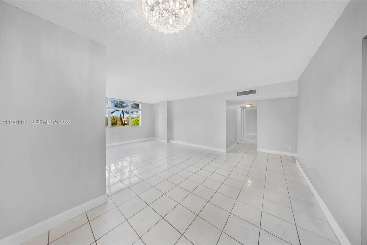 4350 Hillcrest Dr # 200, Hollywood FL 33021