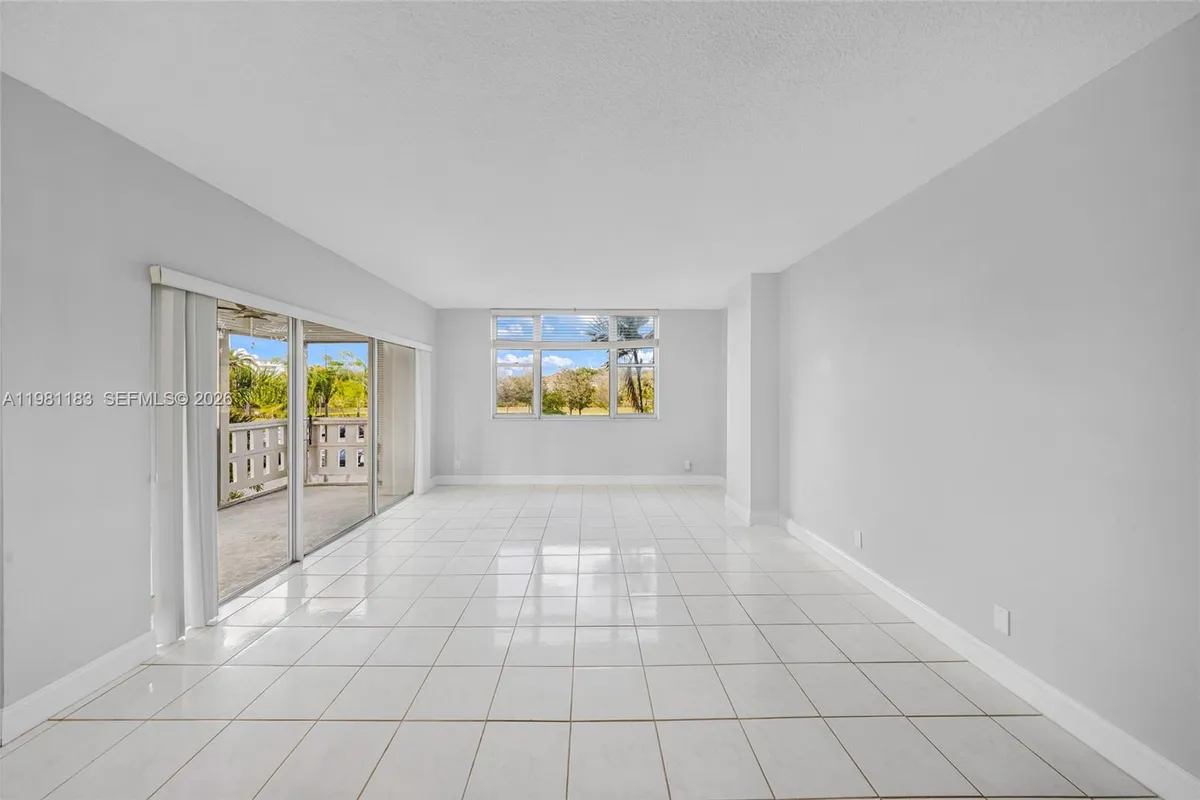 4350 Hillcrest Dr # 200, Hollywood FL 33021
