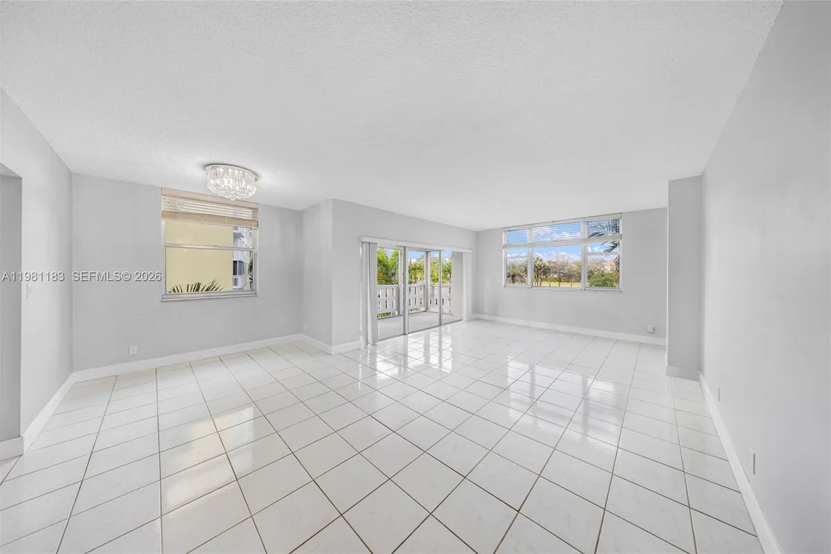 4350 Hillcrest Dr # 200, Hollywood FL 33021