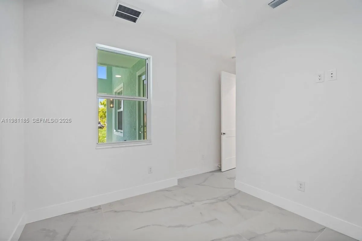 1107 SE 38 ST, Cape Coral FL 33904