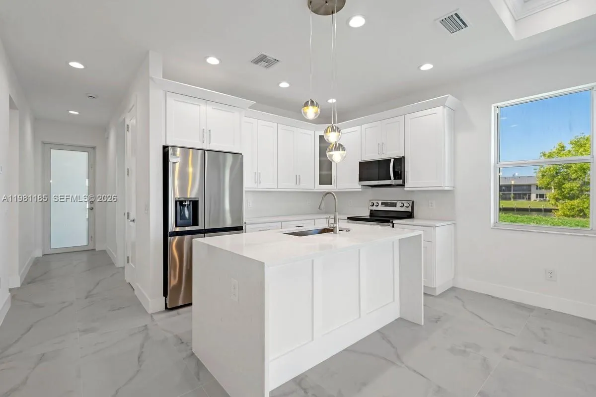 1107 SE 38 ST, Cape Coral FL 33904