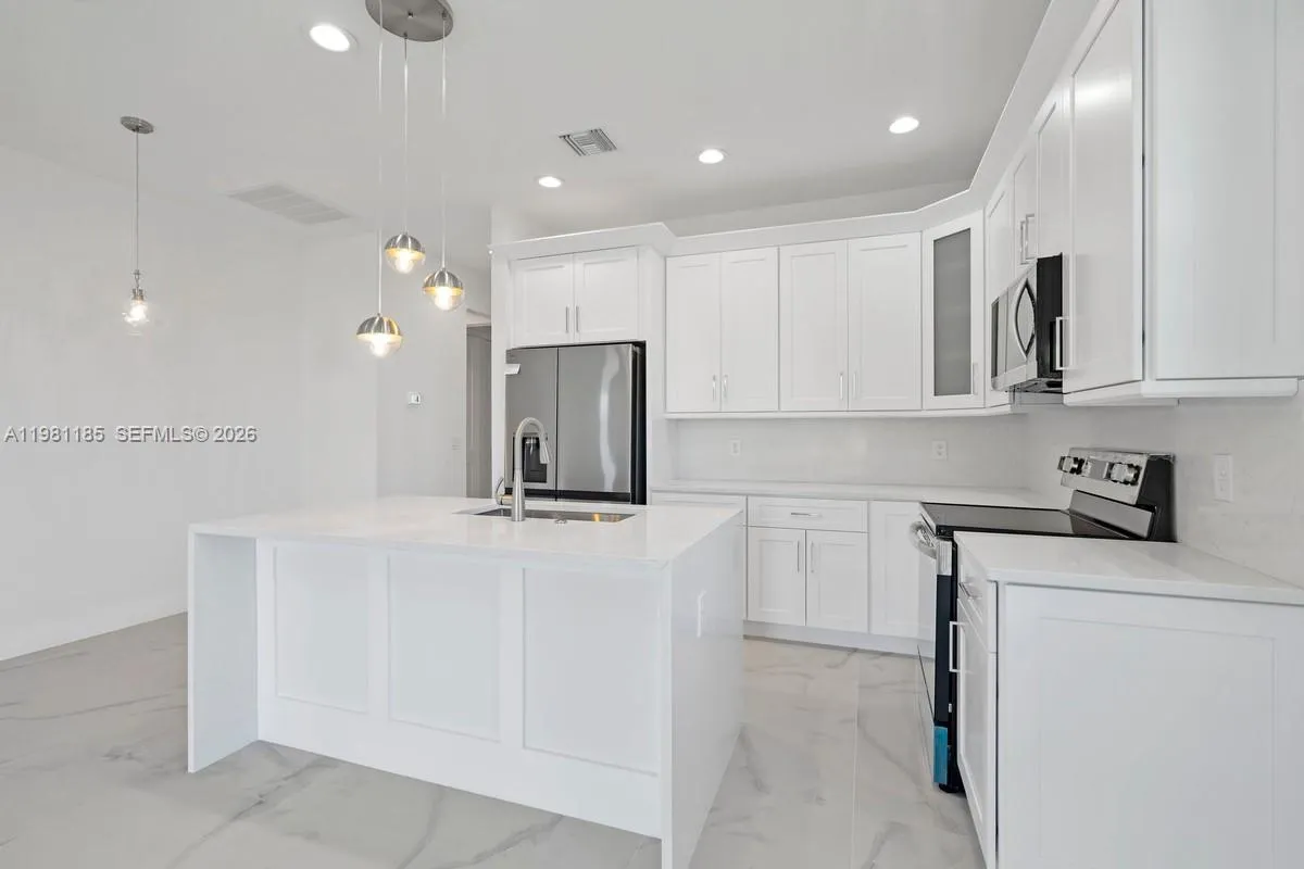 1107 SE 38 ST, Cape Coral FL 33904