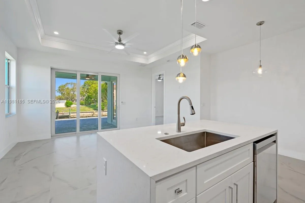 1107 SE 38 ST, Cape Coral FL 33904