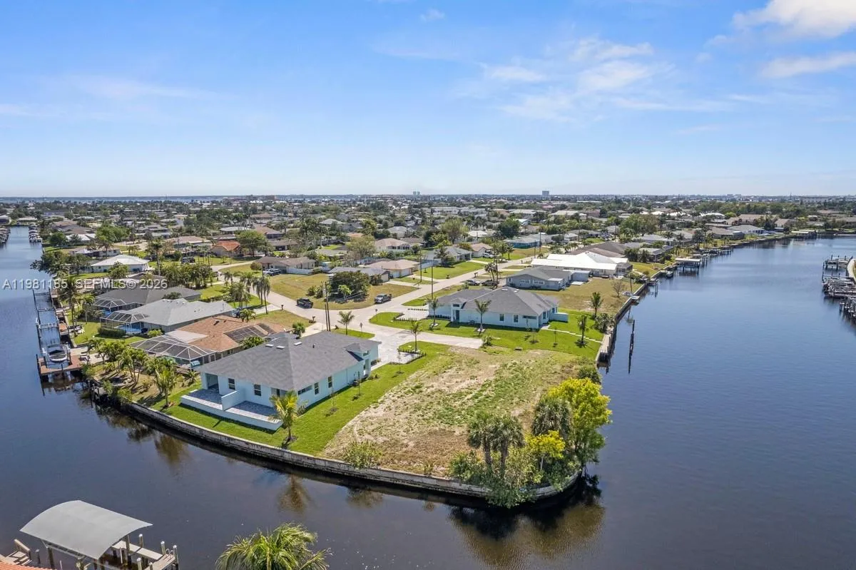 1107 SE 38 ST, Cape Coral FL 33904