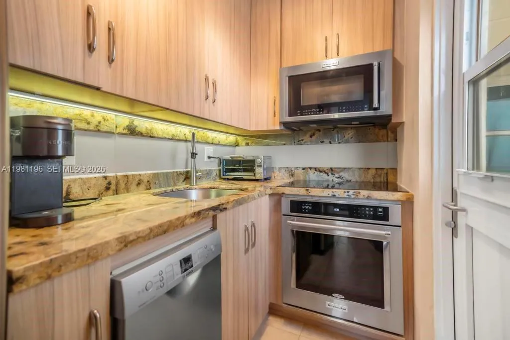 901 S Surf Rd # 408, Hollywood FL 33019