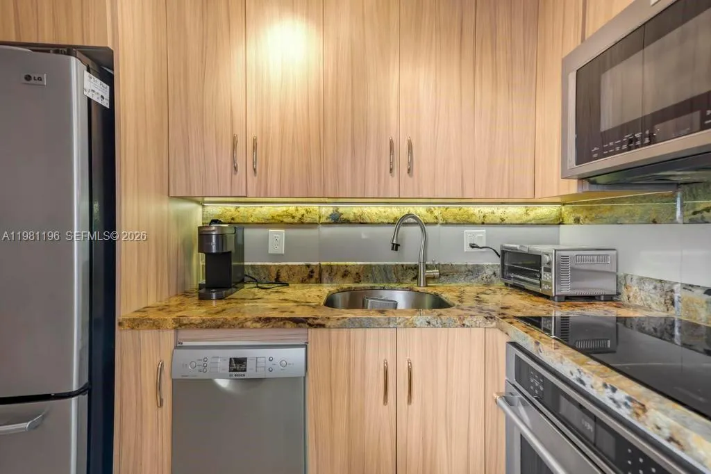 901 S Surf Rd # 408, Hollywood FL 33019