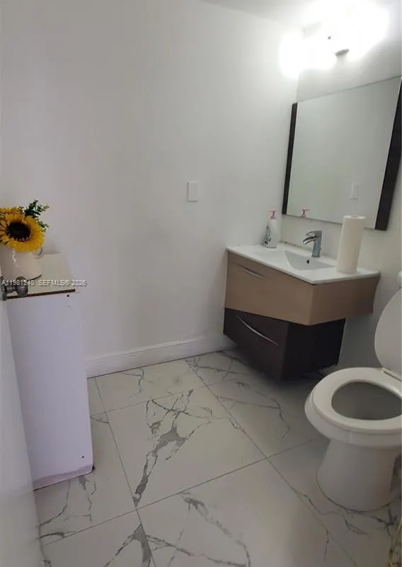 2100 NW 93rd Ave, Doral FL 33172