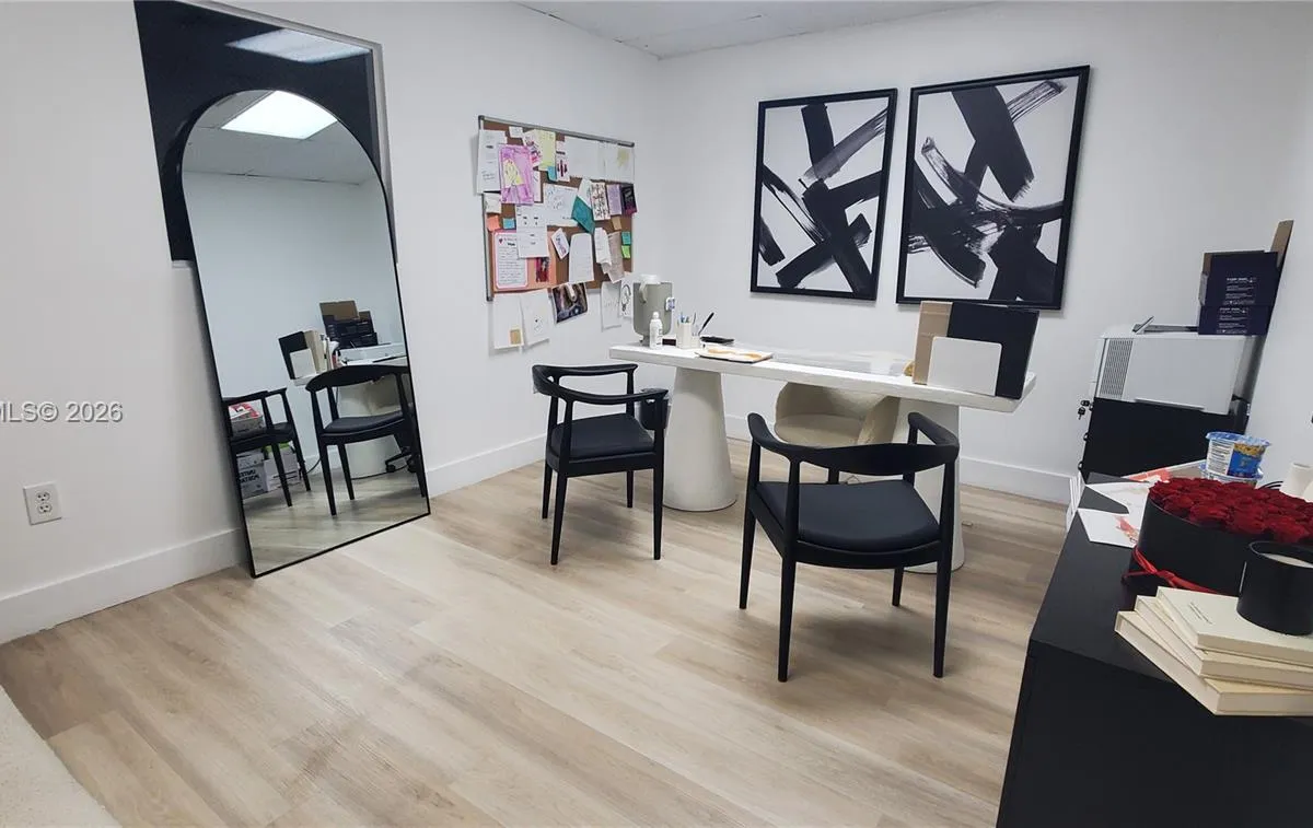 2100 NW 93rd Ave, Doral FL 33172