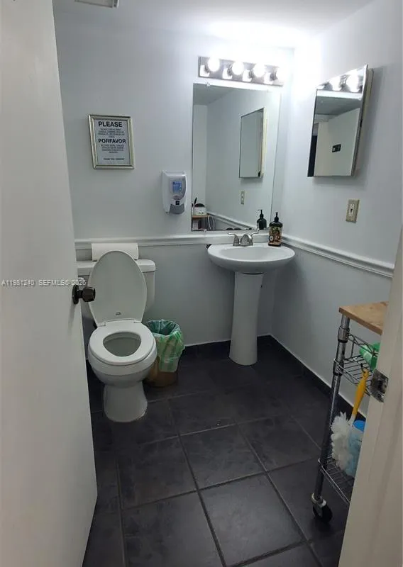 2100 NW 93rd Ave, Doral FL 33172