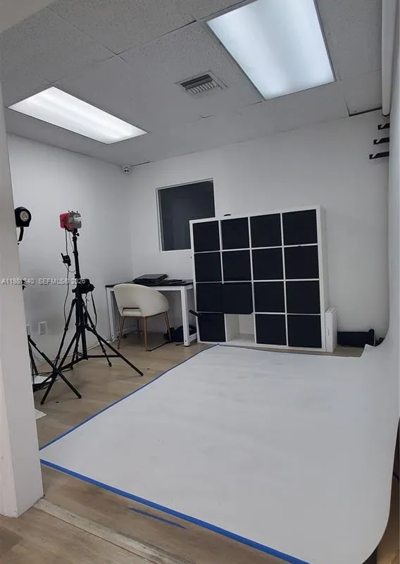 2100 NW 93rd Ave, Doral FL 33172