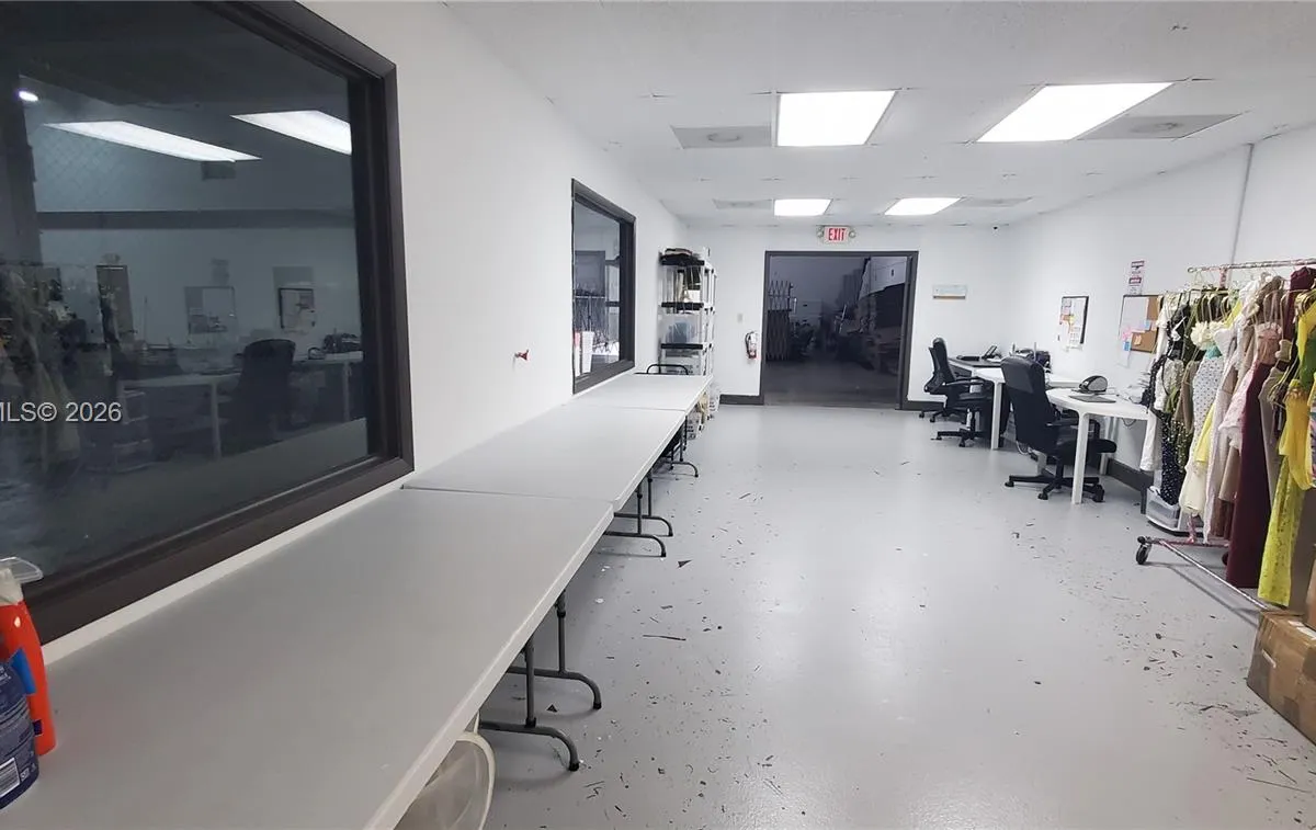 2100 NW 93rd Ave, Doral FL 33172