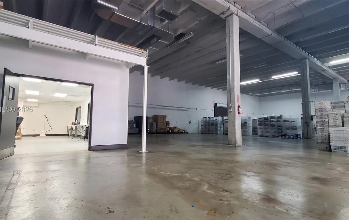 2100 NW 93rd Ave, Doral FL 33172