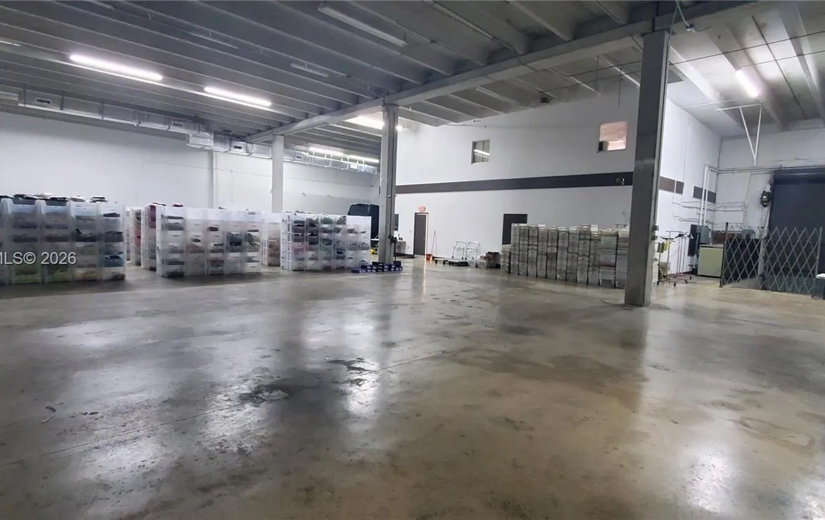 2100 NW 93rd Ave, Doral FL 33172