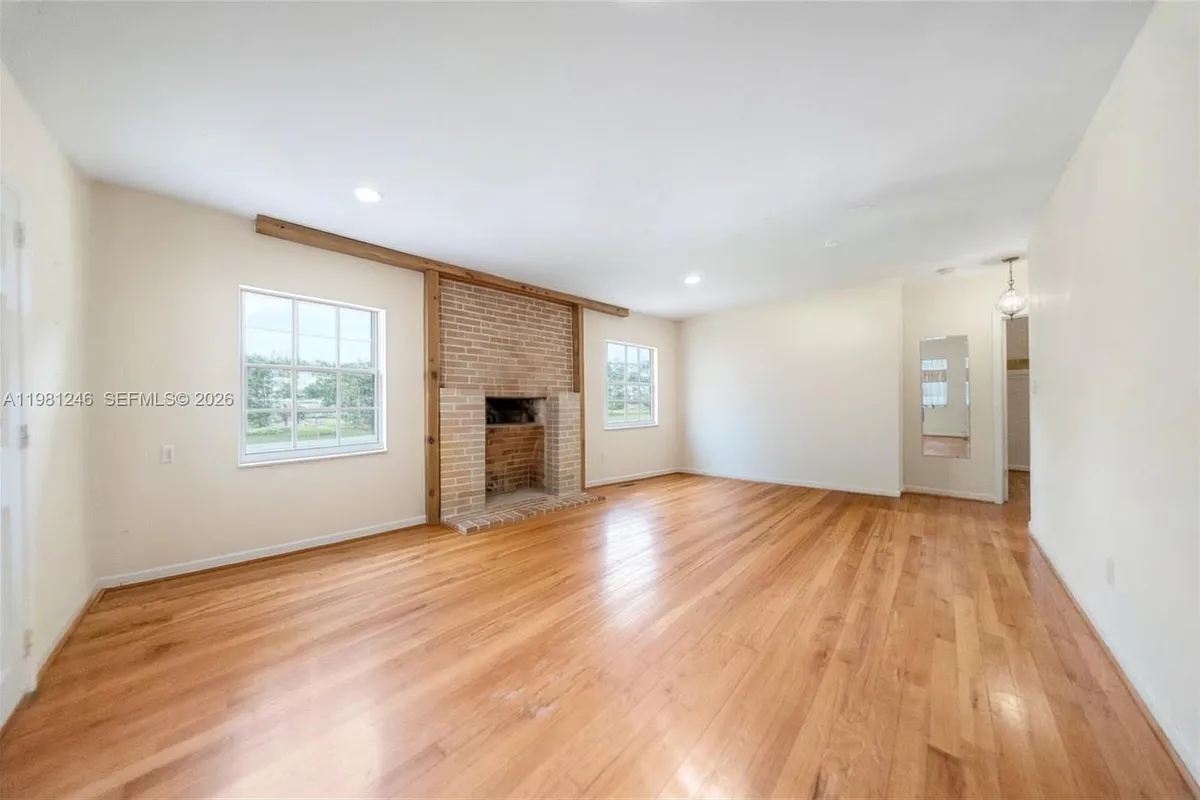 512 Mendoza Ave, Coral Gables FL 33134