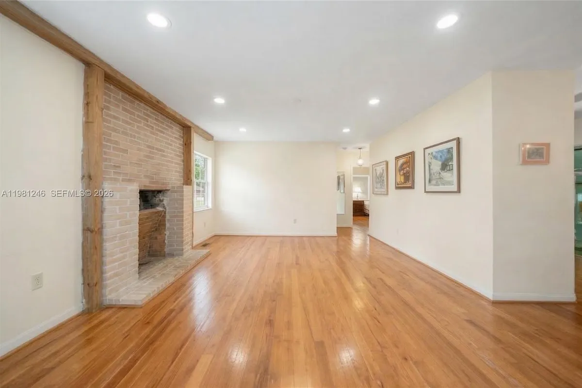 512 Mendoza Ave, Coral Gables FL 33134