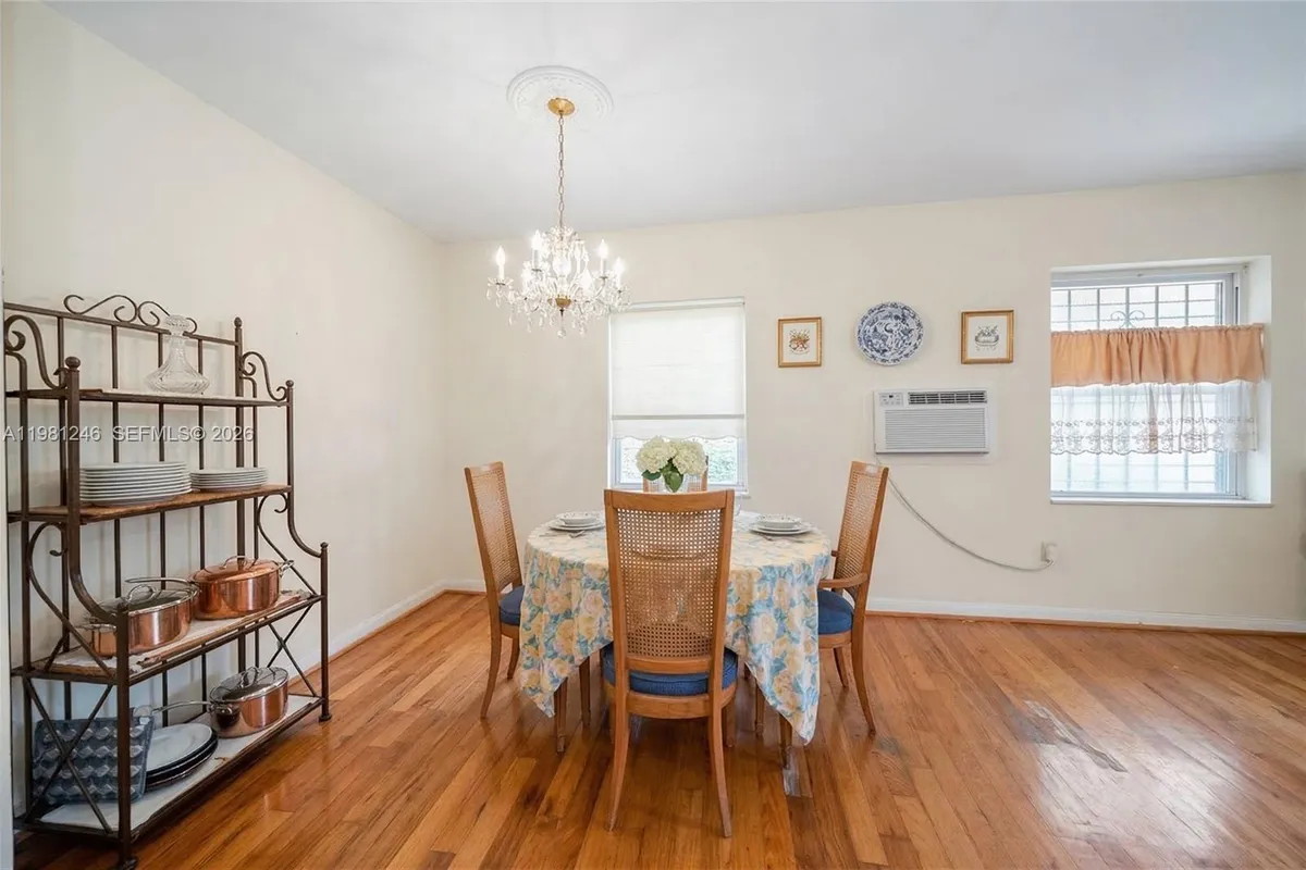 512 Mendoza Ave, Coral Gables FL 33134