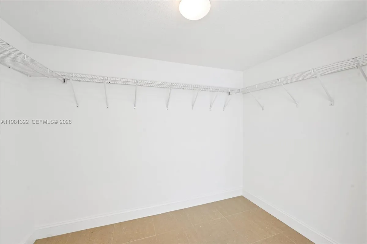 1800 N Bayshore Dr # 2811, Miami FL 33132