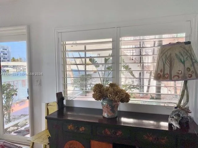 8040 Tatum Waterway Dr # 5, Miami Beach FL 33141