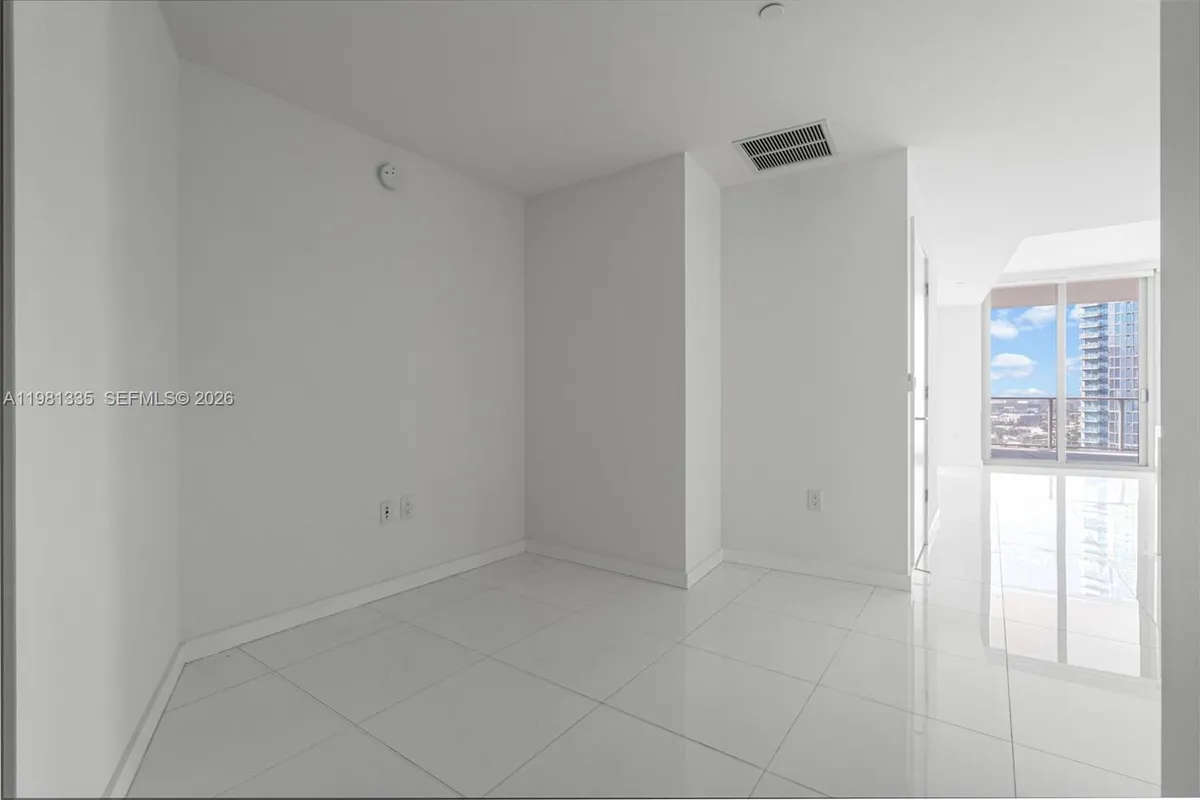 851 NE 1st Ave # 2200, Miami FL 33132