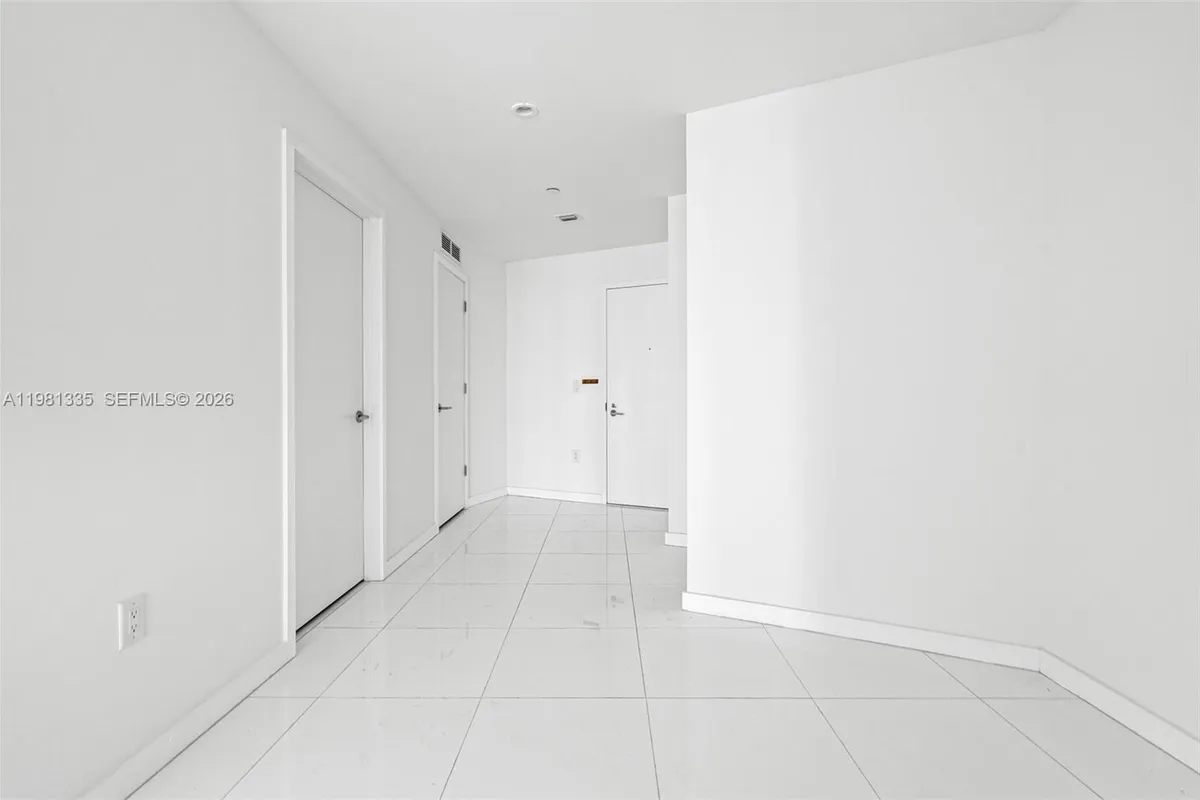 851 NE 1st Ave # 2200, Miami FL 33132