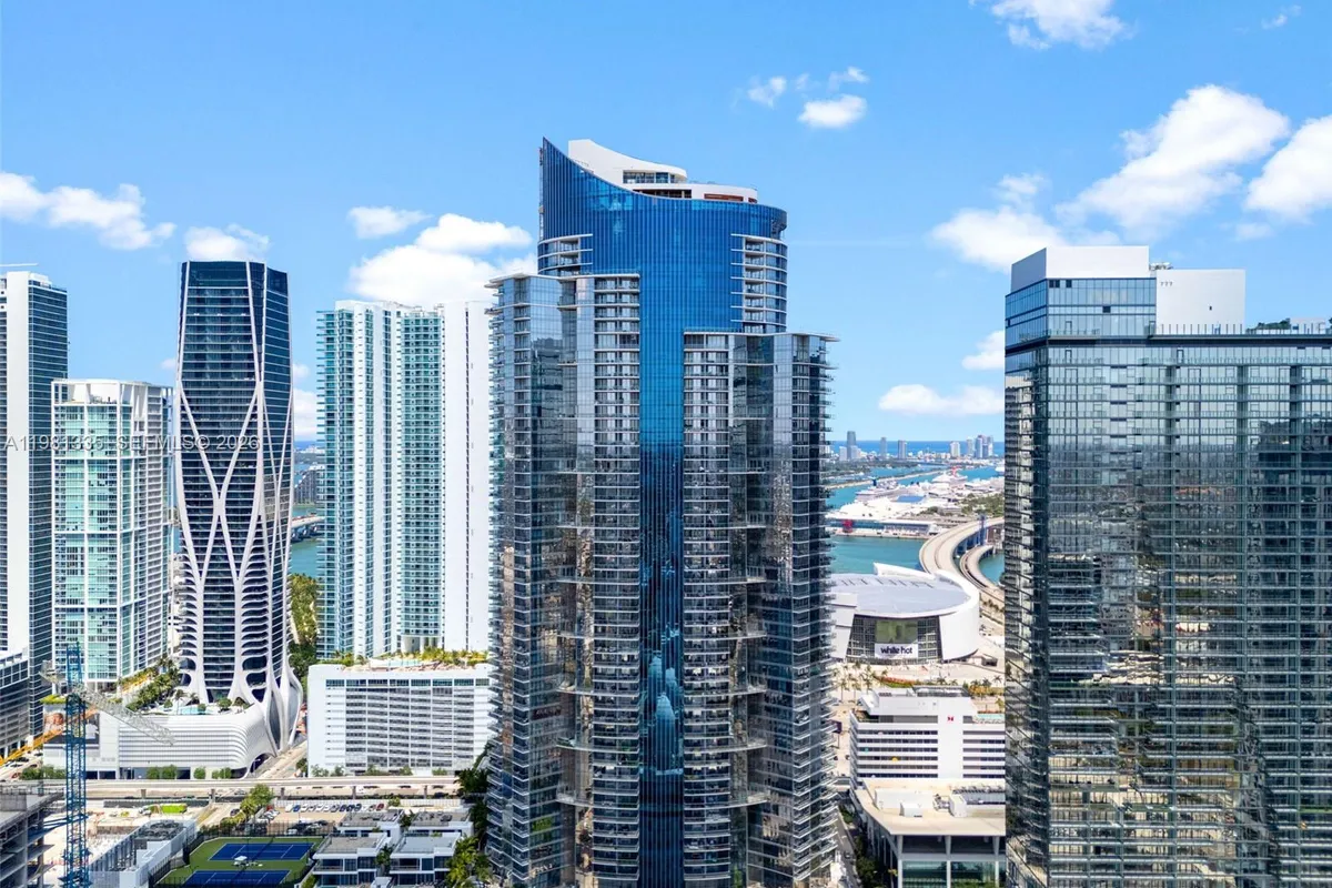 851 NE 1st Ave # 2200, Miami FL 33132