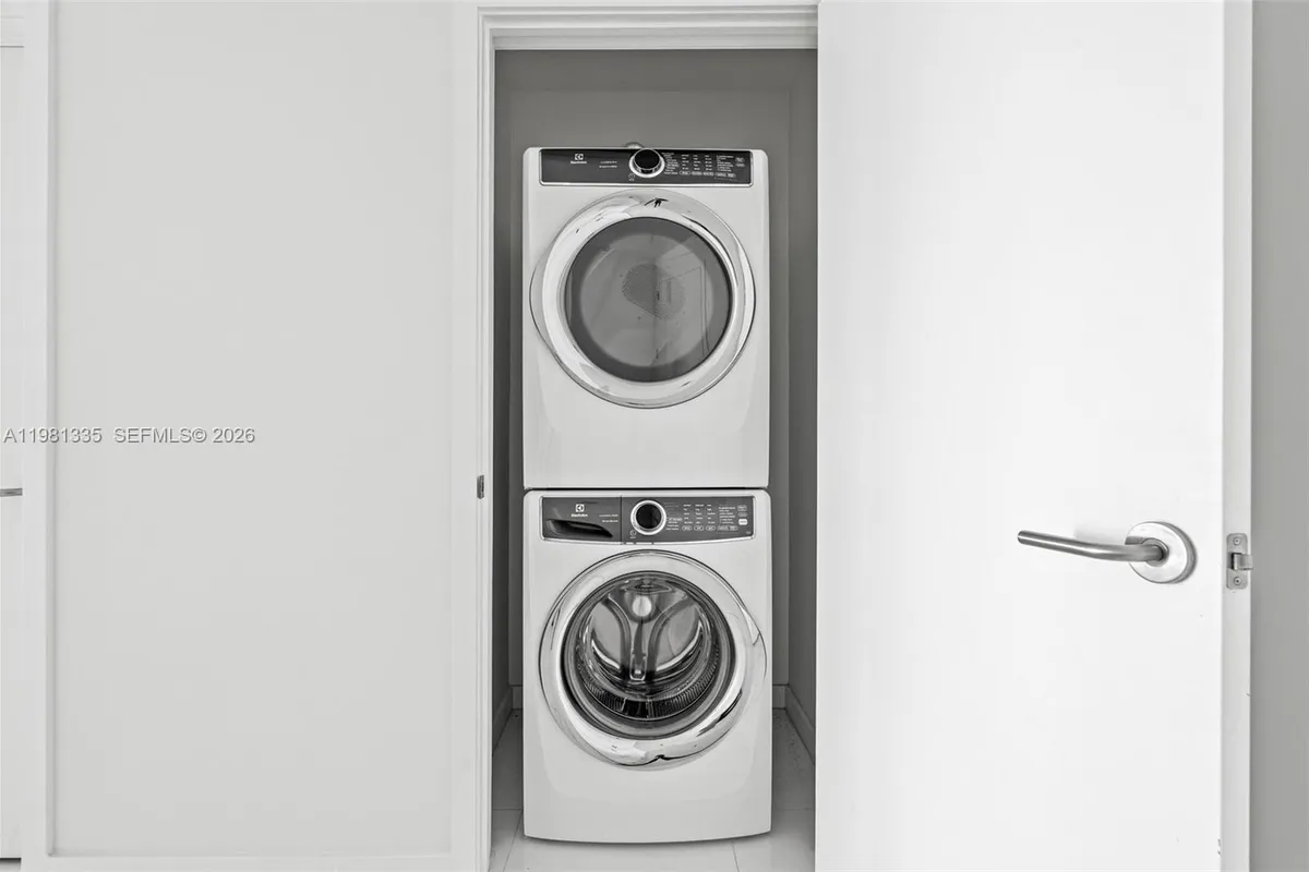 851 NE 1st Ave # 2200, Miami FL 33132