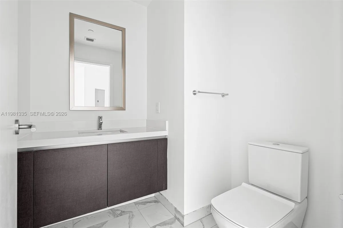 851 NE 1st Ave # 2200, Miami FL 33132