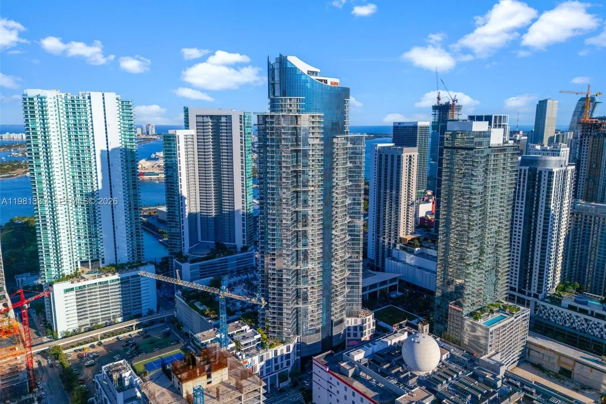 851 NE 1st Ave # 2200, Miami FL 33132