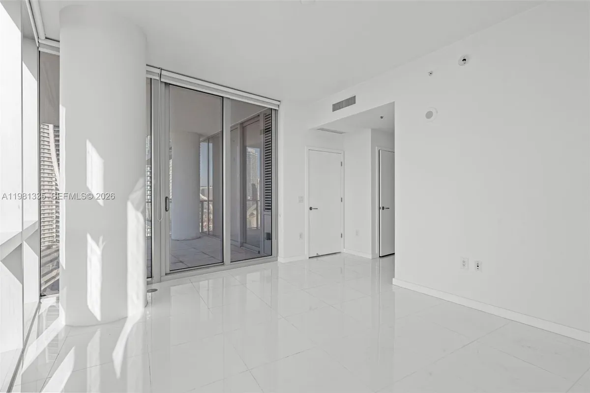 851 NE 1st Ave # 2200, Miami FL 33132