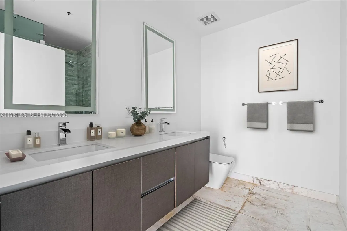 851 NE 1st Ave # 2200, Miami FL 33132