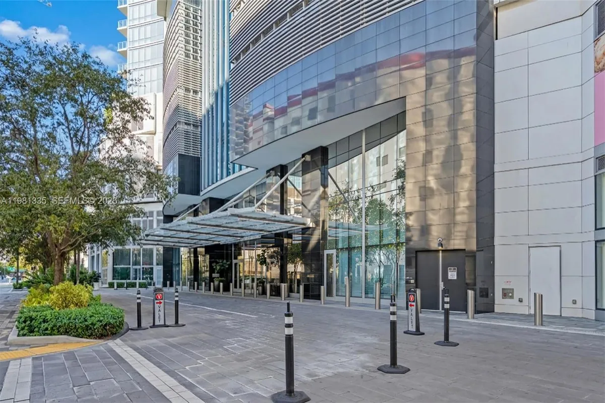 851 NE 1st Ave # 2200, Miami FL 33132