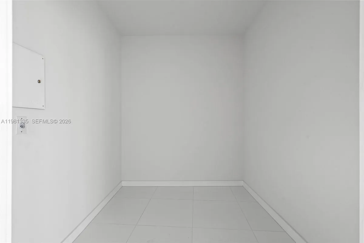 851 NE 1st Ave # 2200, Miami FL 33132