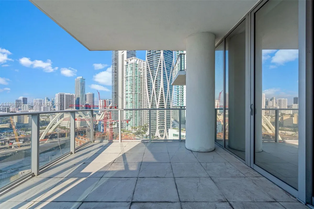 851 NE 1st Ave # 2200, Miami FL 33132